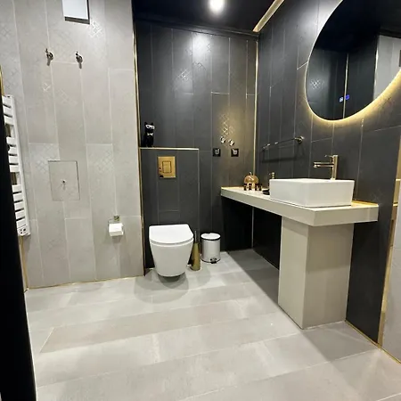 Luxury With Parking Just Steps From The In The Heart Of Burgas! * Burgasz