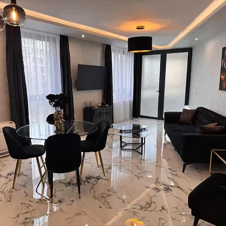 アパート Luxury With Parking Just Steps From The In The Heart Of Burgas! ブルガス