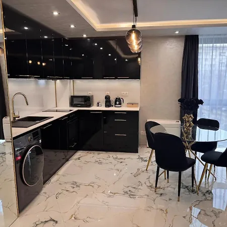 Luxury With Parking Just Steps From The In The Heart Of Burgas! דירה בורגאס